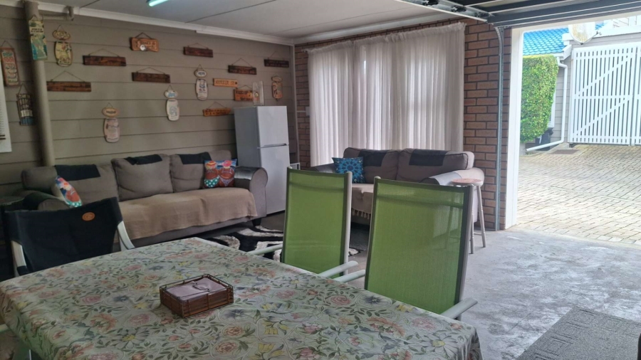 2 Bedroom Property for Sale in Hartenbos Central Western Cape